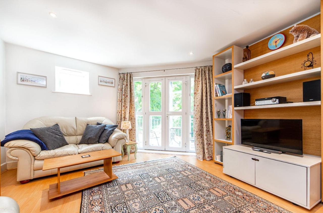 Pass The Keys Delightful Apartment Close To River In Se16 London Eksteriør billede