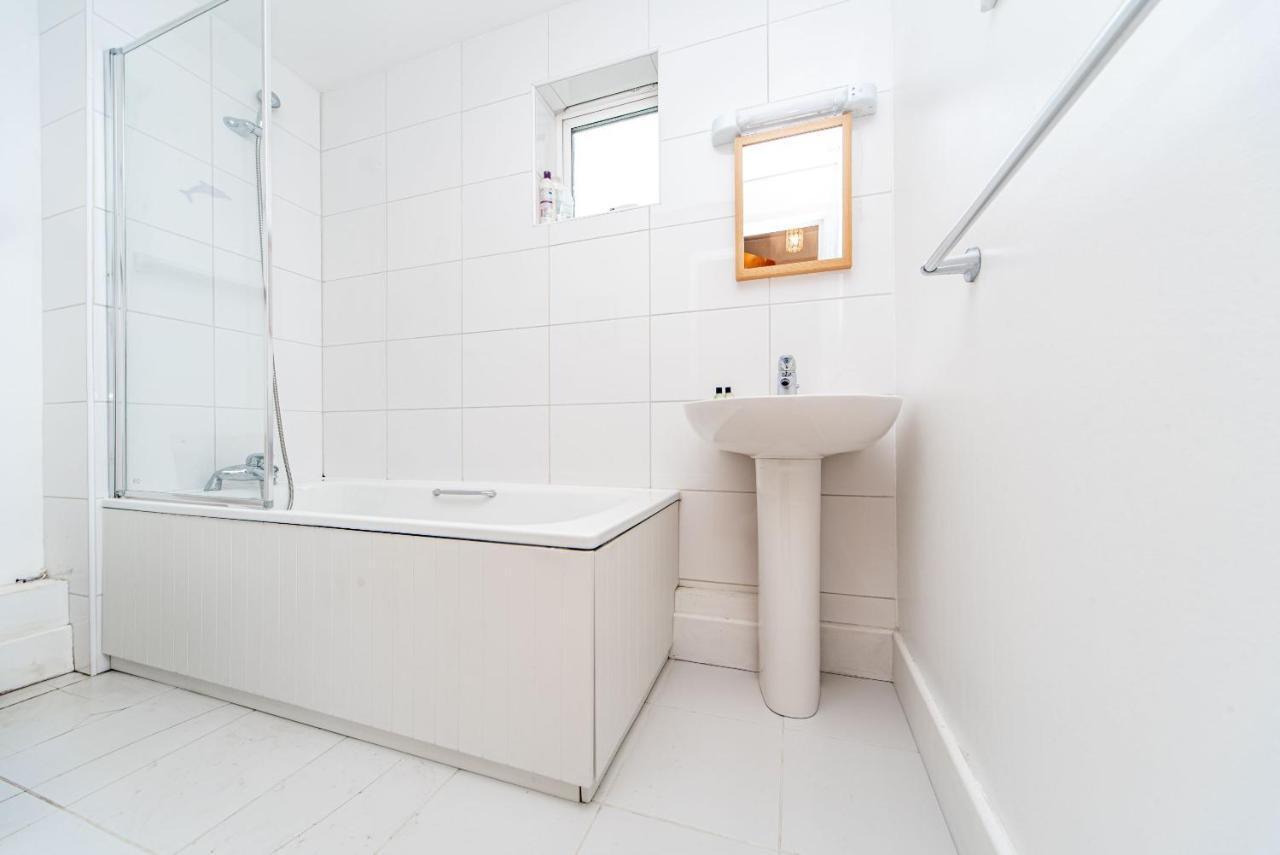 Pass The Keys Delightful Apartment Close To River In Se16 London Eksteriør billede